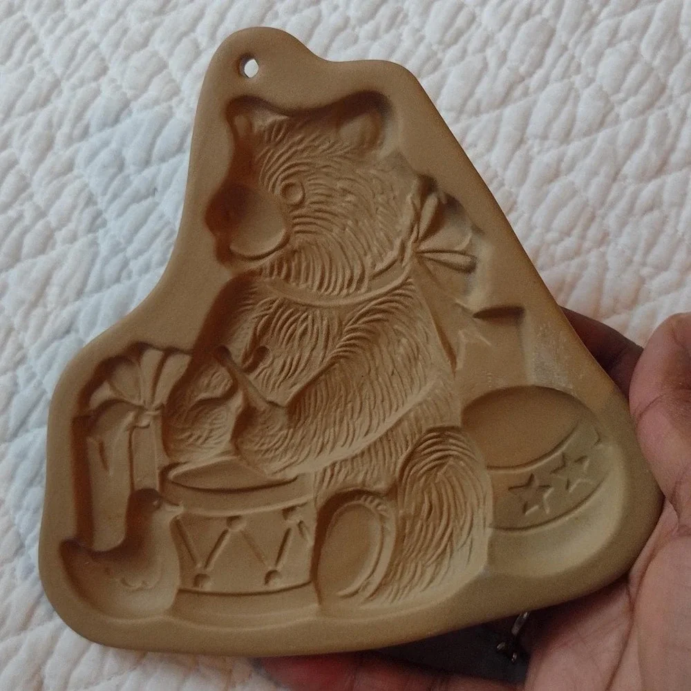 Vintage 1985 Brown Bag‎ Cookie Art Teddy Bear Drummer Terracotta Mold 5.5